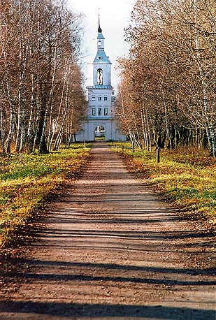 Дорога к въездной башне (автор фото Бабин А.П.)
