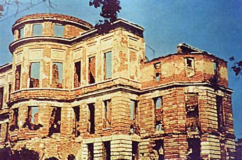 Дворец в Богороицком парке после 1941г.